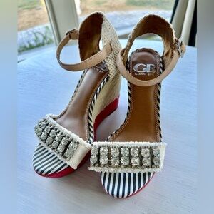 GIANNI BINI, CANVAS SANDALS WITH 4 1/4”WEDGE HEEL. PRE-OWNED. SIZE 6